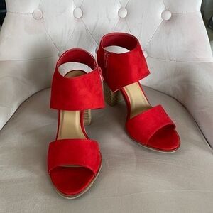 Vintage Havana Red Faux Leather Heels‎